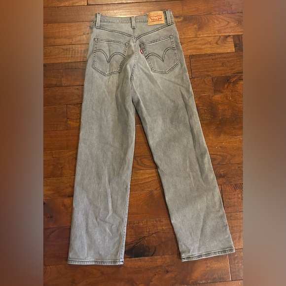 Levi’s Women's Jeans - Picture 2 of 3